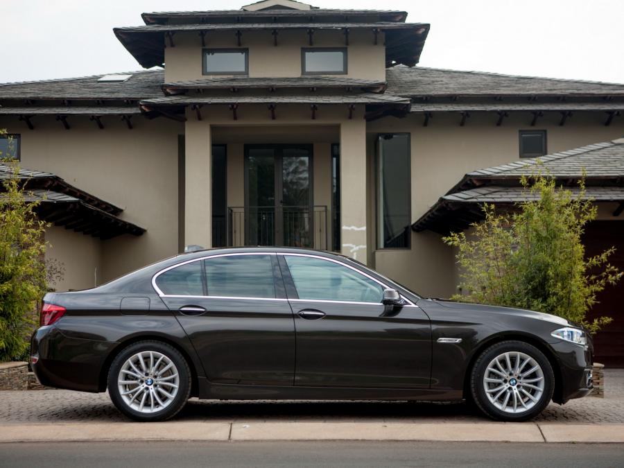  BMW 520i Sedan Luxury Line 2013 года  (ZA) (фото 8 из 20)